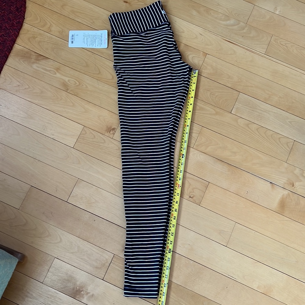 Lululemon Wunder Under Pant size 10
Parallel Stripe Black White / Black - Picture 4 of 9